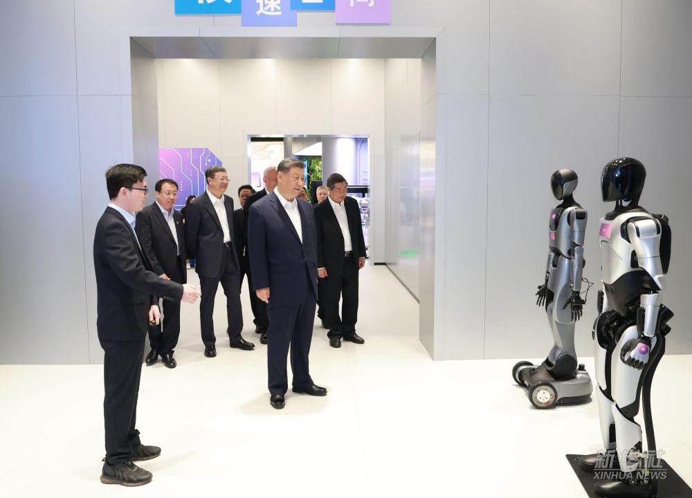 习近平总书记到上海调研，银河集团代表具身智能行业汇报进展